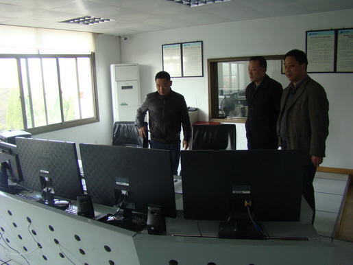 公司黨委書(shū)記、董事長(zhǎng)何族興到一線部門(mén)調(diào)研